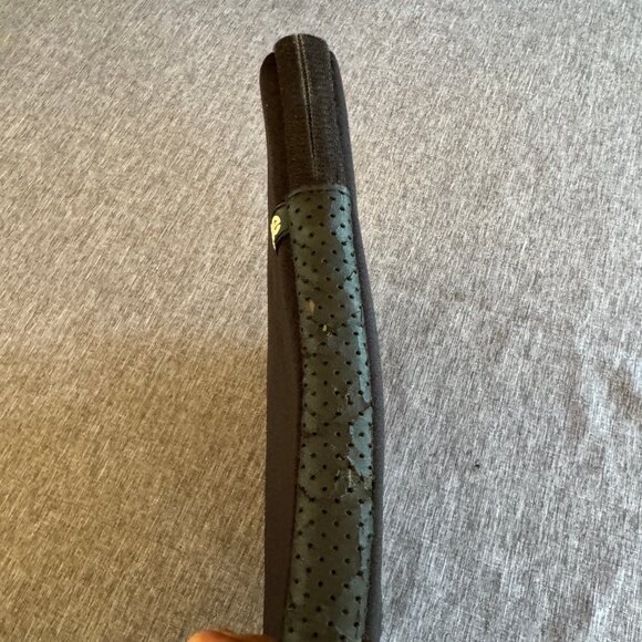 INCASE Computer Carrying Case (Sleeve)  9.75” x 13” x .75” - Picture 8 of 8